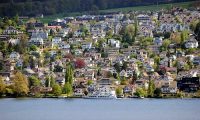 Naturnahes Seeufer statt Restaurant im See!